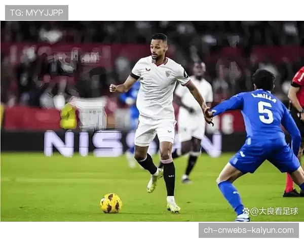 官方:塞维利亚后卫夸西因膝盖韧带扭伤,将缺席本赛季剩余比赛